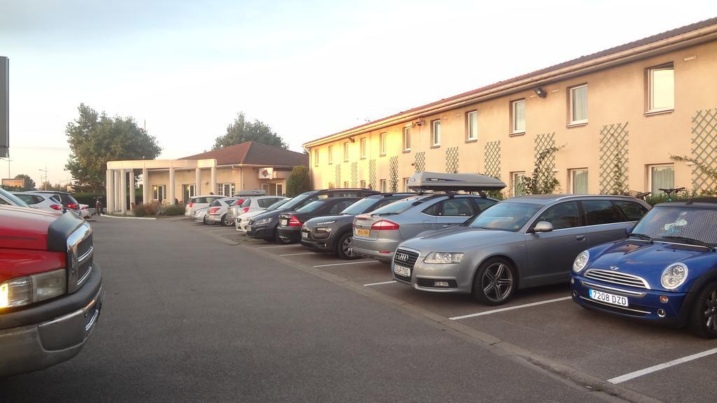 Logis Cottage Hôtel Calais Exterior foto