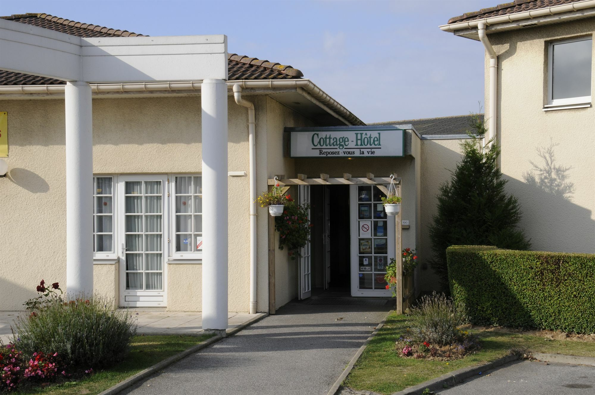 Logis Cottage Hôtel Calais Exterior foto